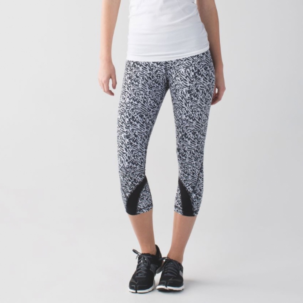 Lululemon Inspire Crop II Leggings All Full-On Luxtreme Animal Black White